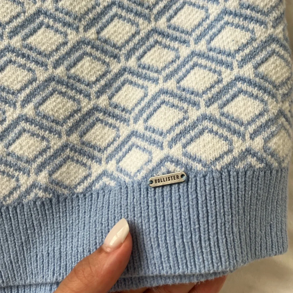 Hollister Light Blue and White Diamond Knit V-Neck Sweater Vest